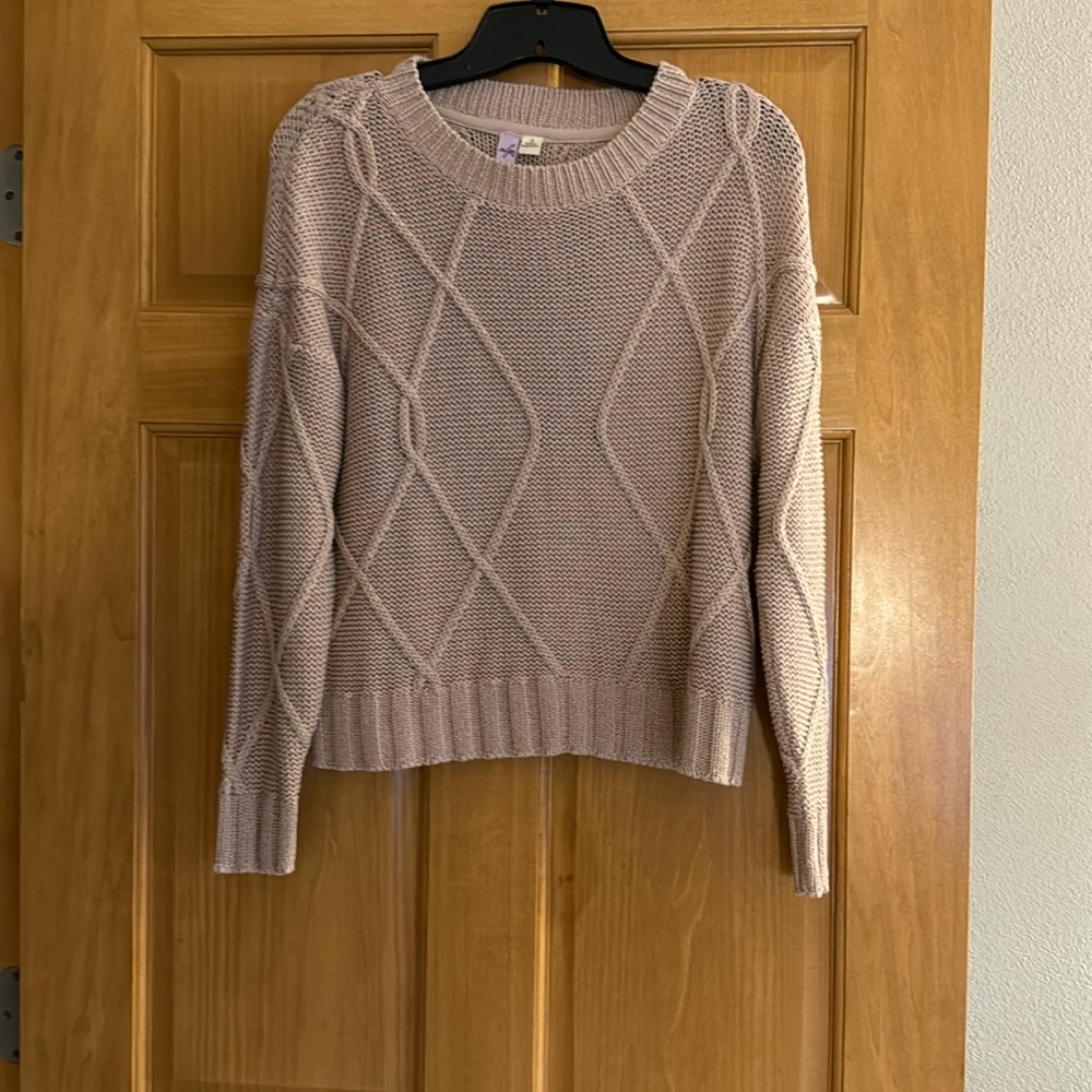 Fall sweater in great shape - only wash per instructions - smoke free house